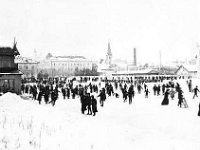 Beluševo klizalište na Marulićevom trgu Zagreb oko 1878. godine  Do otvorenja gradskog vodovoda 1878. godine klizalište na Marulićevom trgu polijevalo se vodom iz tada otvorenog potoka Tuškanac, koji je tekao od Sofijinog puta (danas Dubravkin) preko Ilice do trgova zapadnog kraka Lenucijeve zelene potkove i dalje prema Savi.